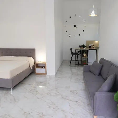 Elegante Con Giardino Nel Centro - Free Parking - Wifi *