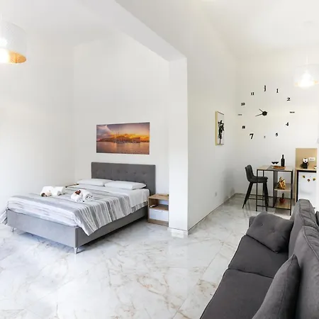 Apartment Elegante Con Giardino Nel Centro - Free Parking - Wifi *