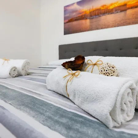 Elegante Con Giardino Nel Centro - Free Parking - Wifi * Λέτσε