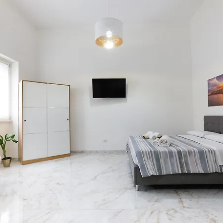 Elegante Con Giardino Nel Centro - Free Parking - Wifi Apartment *