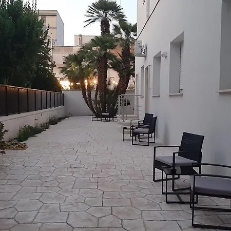 Apartment Elegante Con Giardino Nel Centro - Free Parking - Wifi