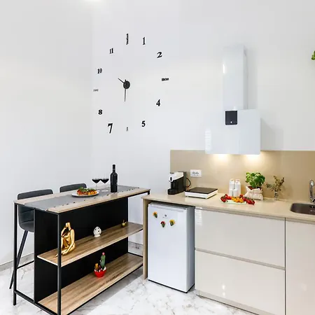 Elegante Con Giardino Nel Centro - Free Parking - Wifi Apartament *