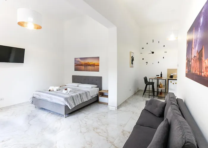 Daire Elegante Con Giardino Nel Centro - Free Parking - Wifi *