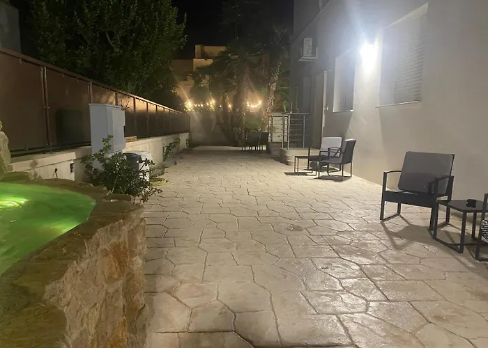 Elegante Con Giardino Nel Centro - Free Parking - Wifi Daire *