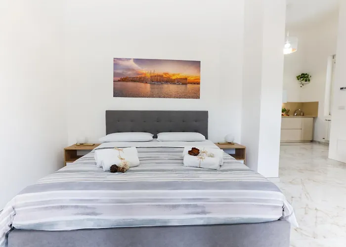 Daire Elegante Con Giardino Nel Centro - Free Parking - Wifi *