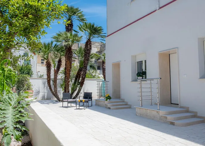 Elegante Con Giardino Nel Centro - Free Parking - Wifi *