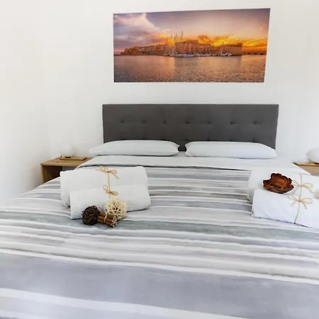 Elegante Con Giardino Nel Centro - Free Parking - Wifi Appartement *