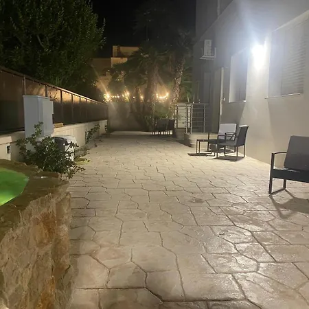 Elegante Con Giardino Nel Centro - Free Parking - Wifi 아파트 *