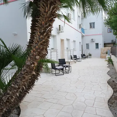 Elegante Con Giardino Nel Centro - Free Parking - Wifi 레체