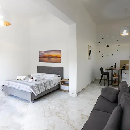 Elegante Con Giardino Nel Centro - Free Parking - Wifi 레체